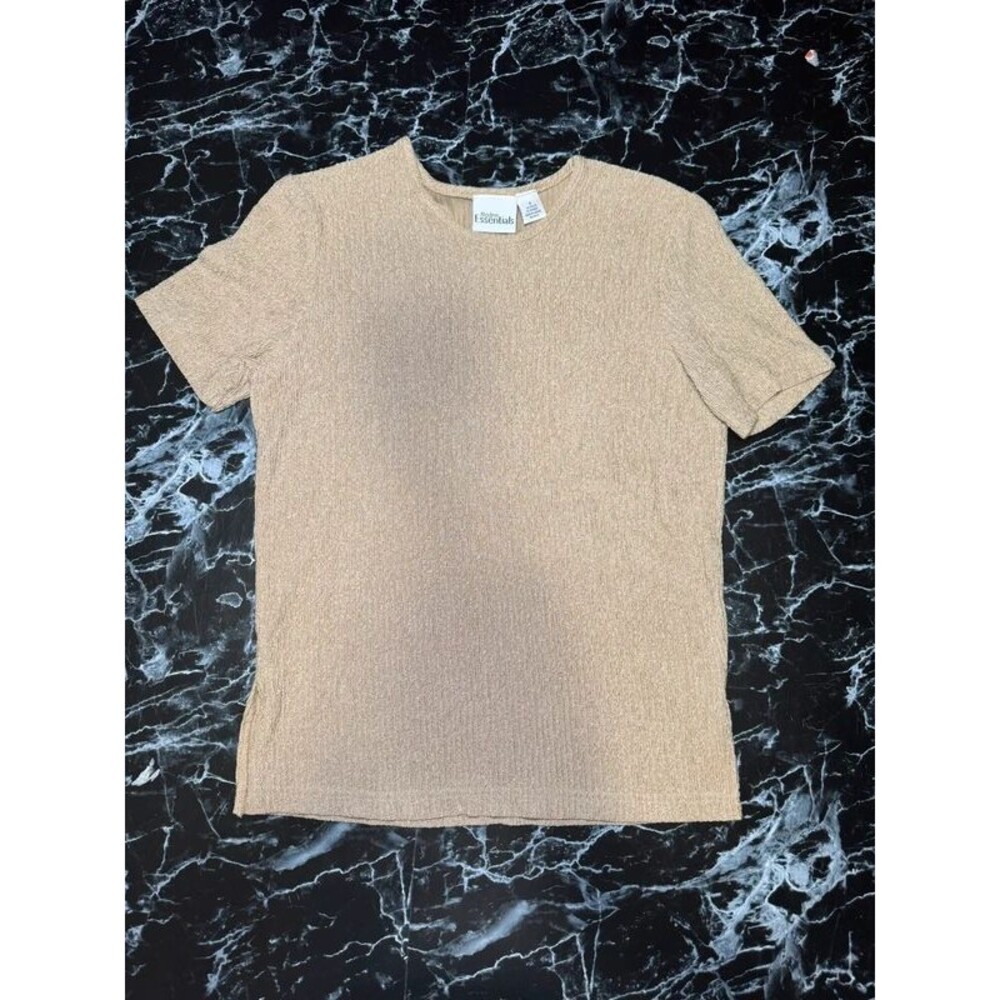 Modern essentials - Picture 1 of 3